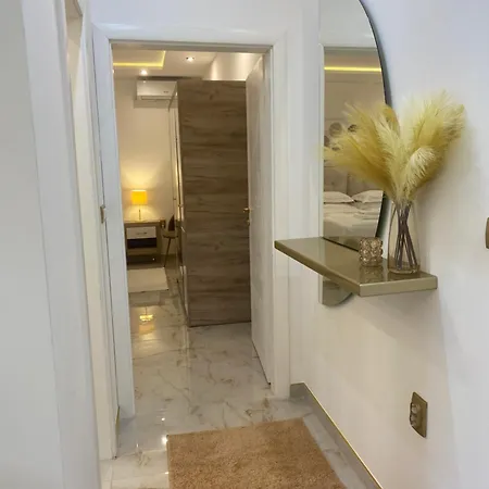 Beige Harmony Apartment *